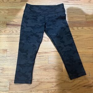 Vimmia Camo leggings, size small GUC